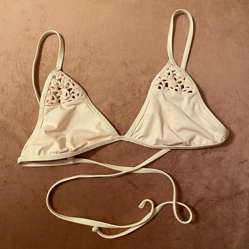FRANKIES Bikini top with crochet